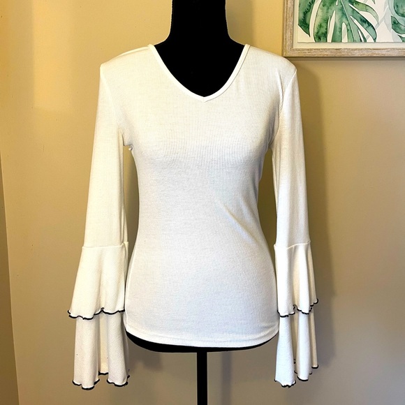 Long-Sleeve Top with Flared sleeves - Picture 1 of 1